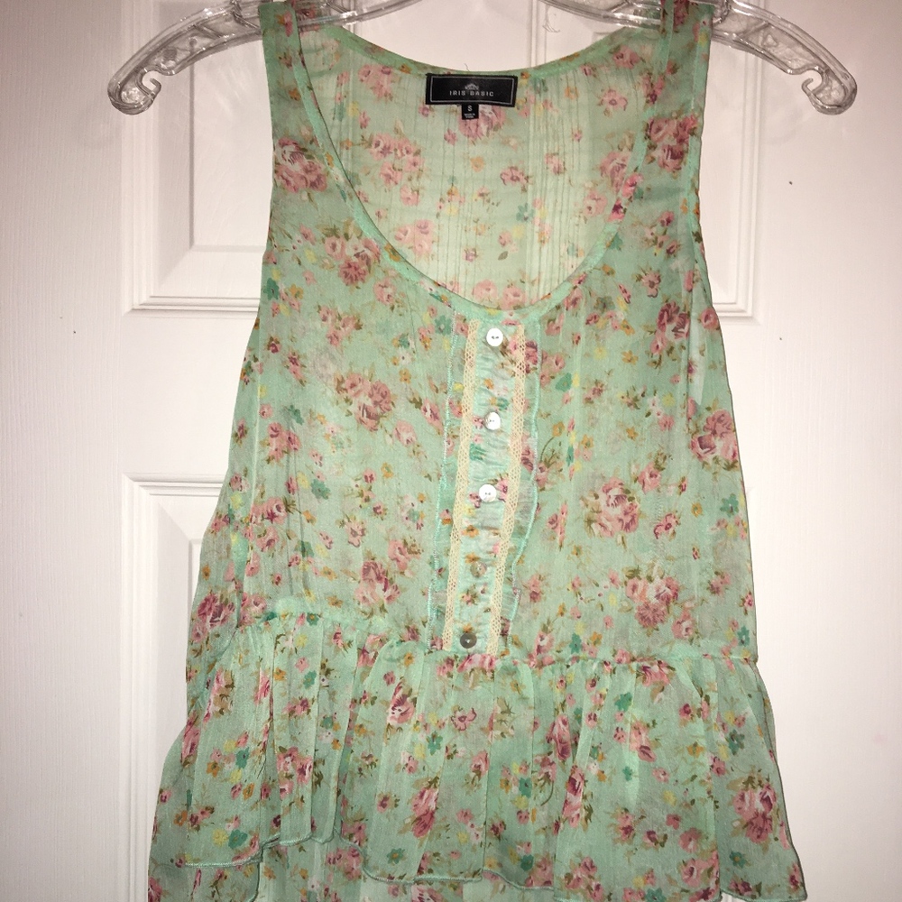 flowy floral sleeveless crop top